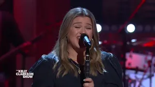 Kelly Clarkson Covers 'Make Me Feel' by Janelle Monáe   Kellyoke