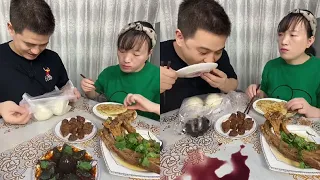 Prank on my husband:I asked my husband to eat the steamed buns and he almost ate the plate.
