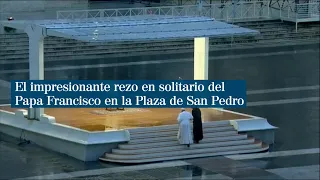 El impresionante rezo en solitario del Papa Francisco en la Plaza de San Pedro