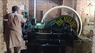 Old Black 1947 Diesel Engine Startup old man Big Power 300 RPM Cold diesel engine starting | pk old