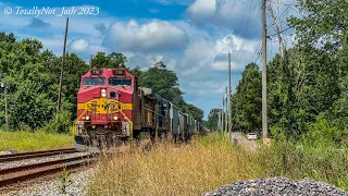 BNSF 719 Warbonnet leads CSX M513 through Cedar Hill, TN 8/6/23