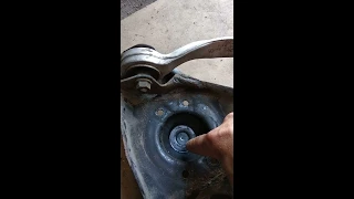 Cause of knocking on small bumps in Passat B5 (Audi A4)