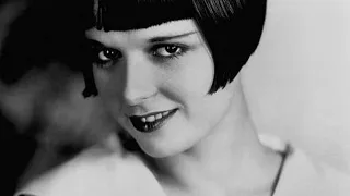 13 Sexy Photos of Louise Brooks