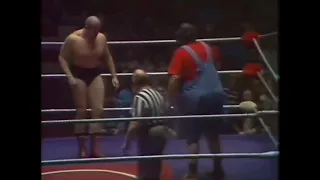 Haystacks Calhoun vs.  Nikolai Volkoff 1978