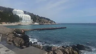 Кастрополь пляж. Ялта, Крым, 20 марта 2022