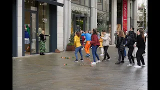 Flashmob Proposal Bruno Mars Marry You Hamburg 2022 - Sweetest and Coolest Reaction by Bride