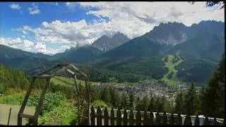 Glinzhof Bauernhof Urlaub Innichen Dolomiten Südtirol Roter Hahn