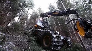 Экстремальная техника. Как финские парни косят лес.