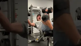 Bodybuilder TEARS ACL During A Bench Press 😨🤔