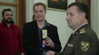 Міністр оборони України нагородив відомих волонтерів