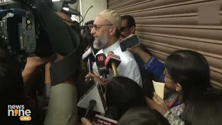 Lok Sabha Election Phase 4: AIMIM Chief Asaduddin Owaisi Casts Vote at a Polling Booth in Hyderabad