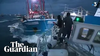'Scallop wars' escalate as boats ram each other in Channel