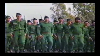 Vídeo raro mostra Bolsonaro comandando a tropa durante desfile