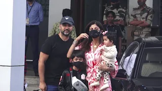 Shilpa Shetty & Raj Kundra Spotted At Airport