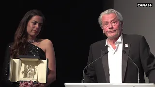 Alain Delon reçoit la Palme d'Honneur