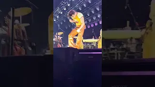 POV: Harry Styles RIPPED his pants on stage