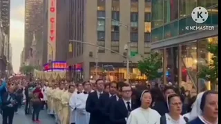 5,000+ Catholics Lead Massive Eucharistic Procession Through Heart Of New York City