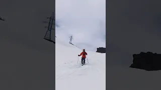 Горные лыжи, могул, бугры зиплайн. Mogul skiing.