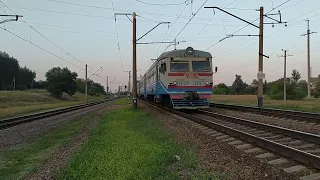 (тоже самоя из заборянки!) ер2р-7042 с пассажирским поездом