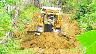 D6R XL Bulldozer Operator Expertise Servicing the Road Very Neatly