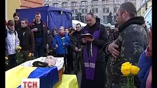 Майданівці з пошаною провели загиблих героїв у останній путь