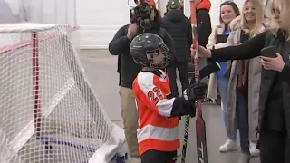 Make-A-Wish Recipient Signs 2-Day Contract With Flyers