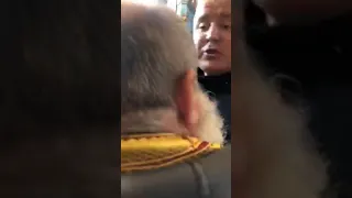 В Украине полиция избила и похитила православного священника прям во время службы