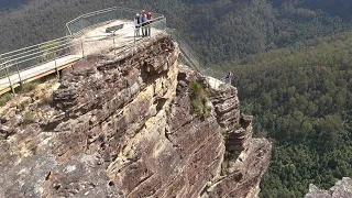 Discover Blue Mountains 21 - Pulpit Rock Lookout is spectacular and make your knees feel like jelly.