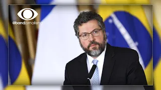 "Sistema de saúde está lidando bem", diz o ministro Ernesto Araújo sobre a pandemia