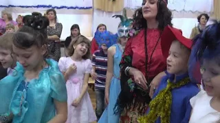 Новогодний утренник в школе (начальные классы)