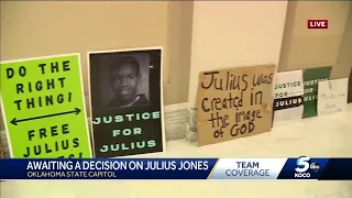 Supporters gather inside Oklahoma Capitol urging Gov. Stitt to grant clemency for Julius Jones