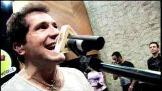 Daniel canta "A Jiripoca vai piá " no Estúdio Transamérica HITS