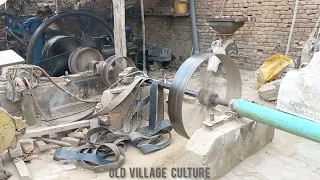 Amazing Startup Desi Diesel Old Engine Working With Desi Floor Mill #oldblackengine #bigengine