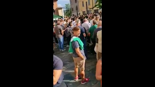 Vignola, ragazza insultata e spintonata per aver esposto cartello contro Salvini parte 3