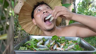 Catch and Eat Yummy Fresh and Raw Fish, OMG! Eating Alive Fish with Fresh Vegetable Recipe