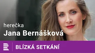 Nejsem to já, říká o hlavní hrdince knihy ‚Jak přežít svého muže‘ herečka Jana Bernášková na Dvojce
