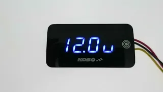 KOSO SUPER SLIM タッチスクリーン採用 電圧/温度計