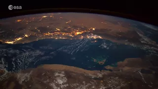 Итальянский астронавт снял из космоса падение метеорита на Землю