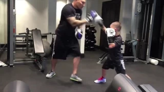 New Mohammed Ali or Tyson. Just see what this kid is doing!Просто посмотри, что творит этот ПАЦАН