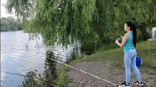 ПОЕХАЛИ С ЖЕНОЙ НА РЫБАЛКУ .ПОЙМАЛИ ТОЛСТОЛОБА. Встретили огромного АЛАБАЯ!