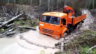 Русские грузовики месят грязь ! RUSSIAN TRUCKS ON EXTREME ROADS IN RUSSIA