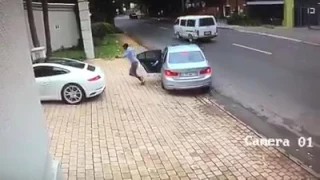 Porsche driver outwits armed hijackers in Johannesburg