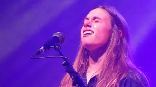 Julien Baker - "Ziptie" (Live in Boston)