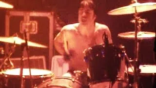 Queens of the Stone Age live in Philadelphia 2002 (with Dave Grohl)