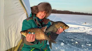 ЛЕЩ | ЗИМНЯЯ РЫБАЛКА В ПАЛАТКЕ  С НОЧЁВКОЙ | BREAM | WINTER FISHING IN A TENT