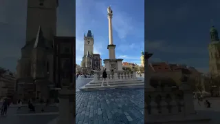 Mariánský sloup. Točeno na časosběr v iPhone 14 Pro.