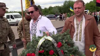 У Рубіжному вшанували пам'ять загиблих у першому бою 30 механізованої бригади на Сході України.