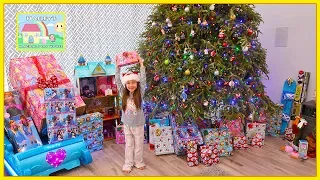 Christmas Morning Opening Presents with Baby Quintin & Hailey!