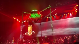 War of the worlds live at the O2 - Entrance of the fighting machine