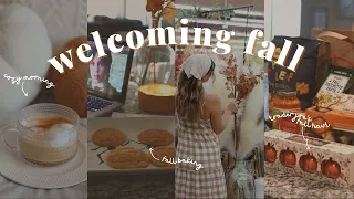 fall days in the life ✨🍂 | trader joe's haul, fall baking, visiting the bookstore